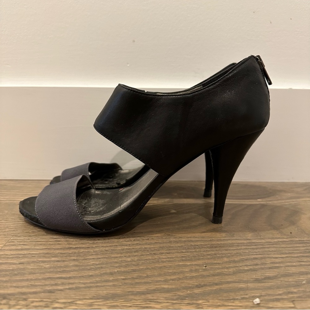 J. Crew Black Leather Heals w/ Grey Grosgrain Ribbon Strap & Zipper Detail - Picture 4 of 9
